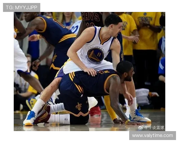 2015年NBA总决赛第四场骑士与勇士激战回顾与精彩瞬间分析